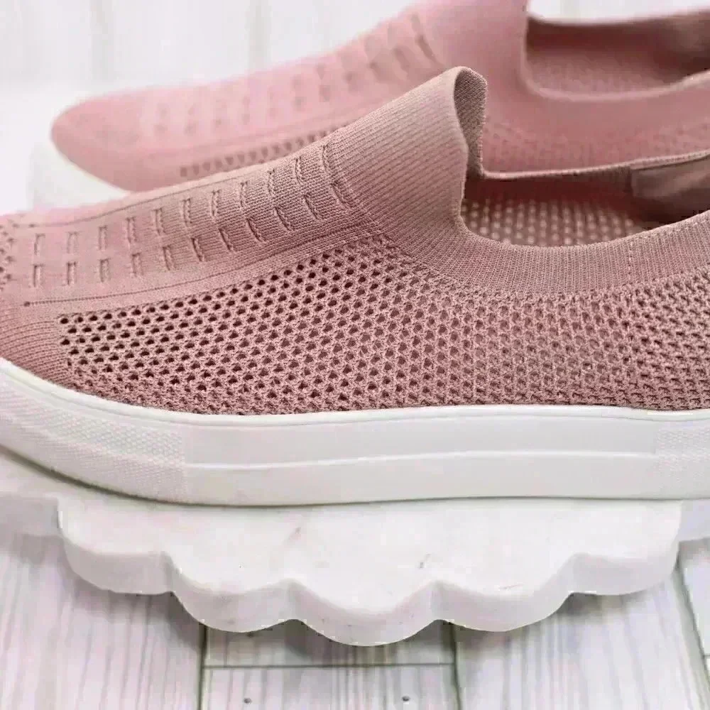 Steve Madden Daray Size 8 Rose Gold fabric upper sneaker